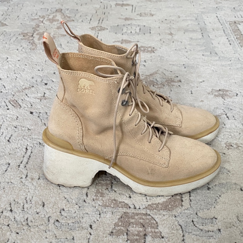 Sorel Women's Beige Lace-Up Boots